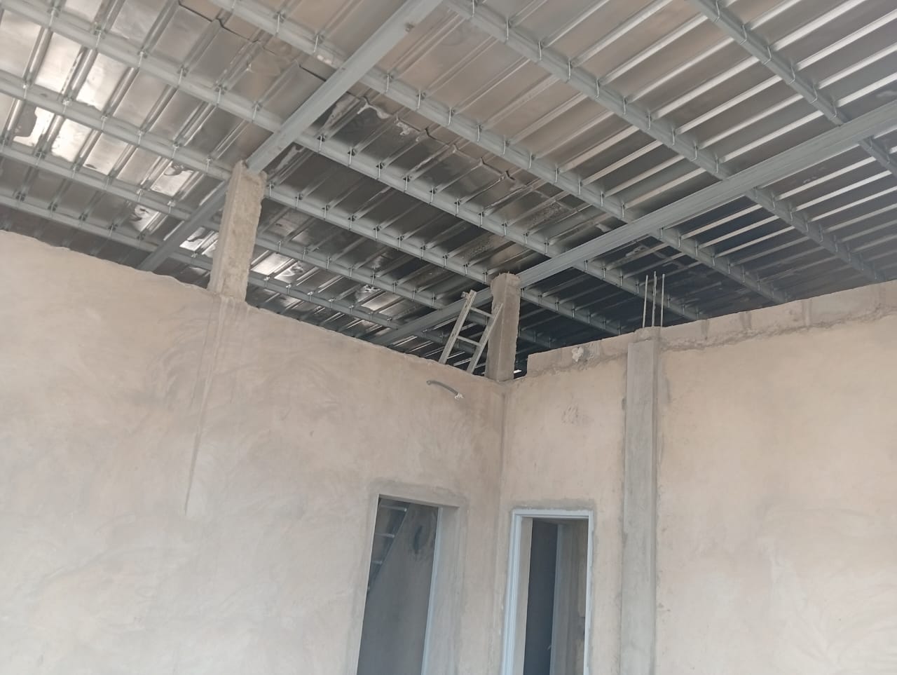Plafond métallique chantier